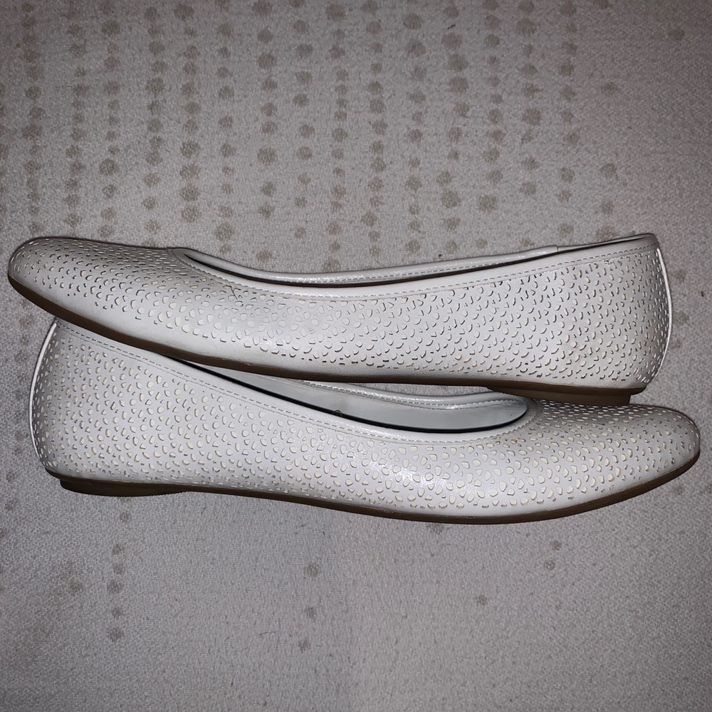 Dr. Scholl’s Advance Comfort White Laser Cut Flats
